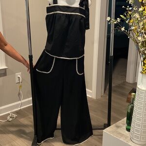 Entro Black two piece set with White Accents